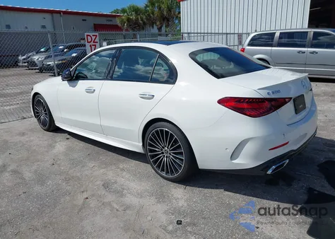 2024 Mercedes-Benz C 300 z USA, uszkodzony, nr VIN W1KAF4GB9RR205901